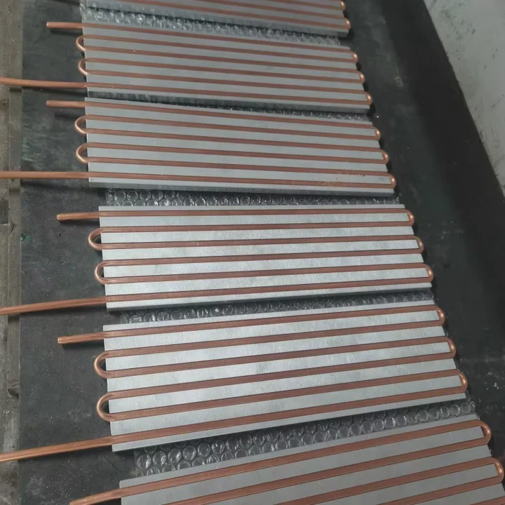 Wassergekühlte Batteriekühlungsplatte