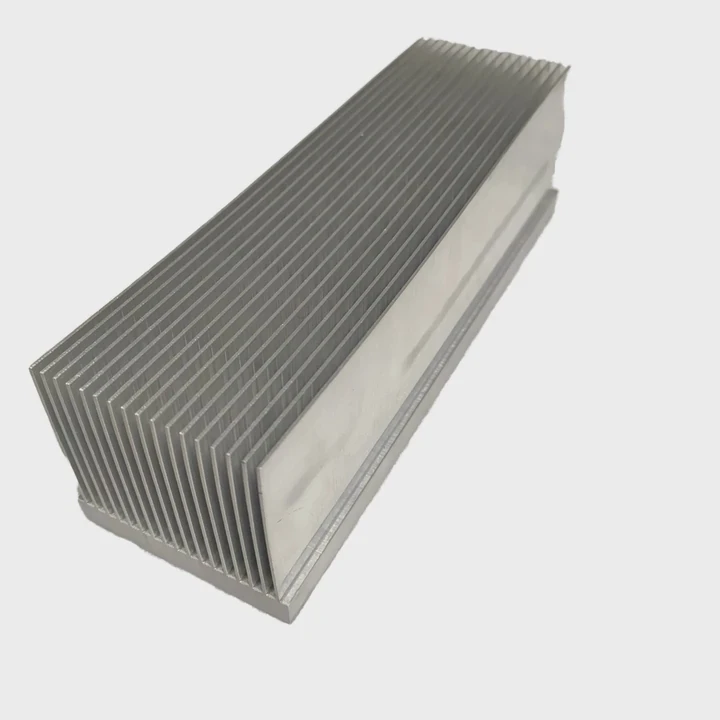 Disipador de calor de aluminio con aletas soldadas