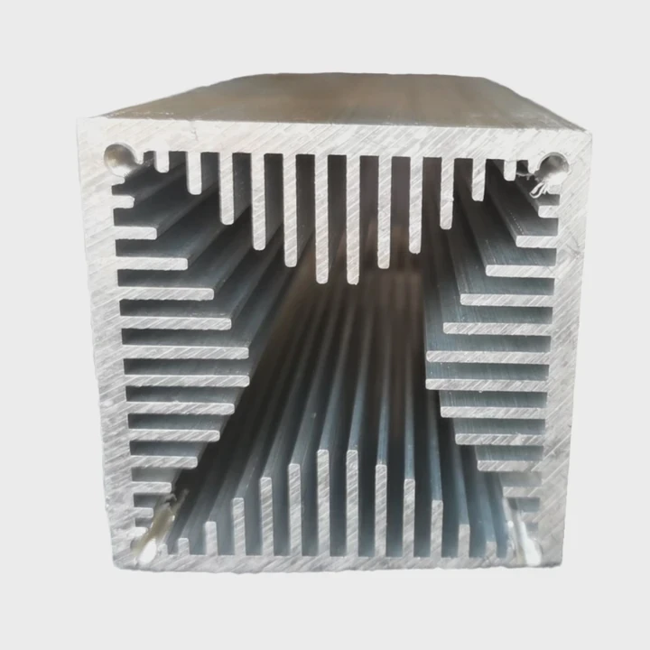 Radiateur en aluminium extrudé durable pour machinerie