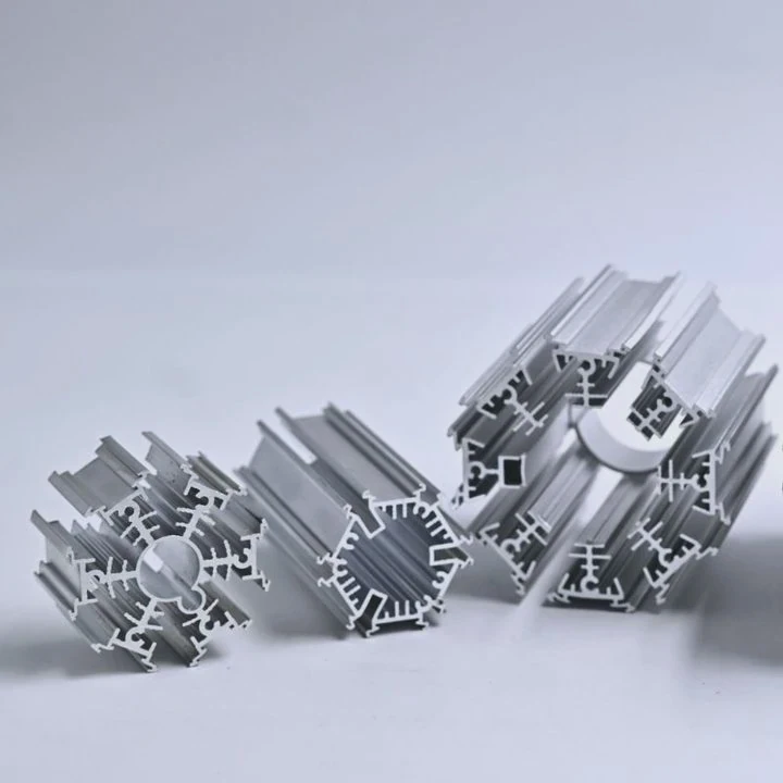 Services de fraisage d'aluminium extrudé personnalisé pour le dissipateur thermique